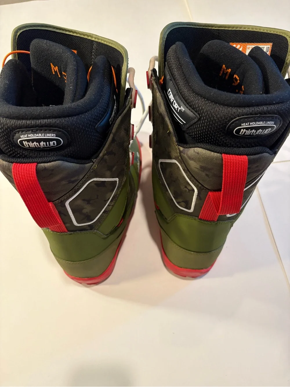 ThirtyTwo JP Walker Light Snowboard Boots Men’s Size 9 green and orange